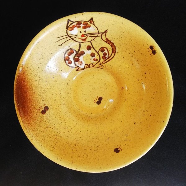 画像1: チェコの手造り陶器皿（ネコ1） (1)